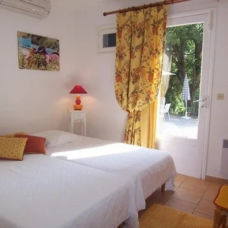 Maison 3 Avec Piscine Dans Un Cadre Calme Et Rare - Fr-1-726-66 Semesterbostad